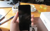 Vụ nữ học viên y tế lừa đảo, đánh tráo iPhone ở cổng viện: Chiếc iPhone giả giống thật cỡ nào?