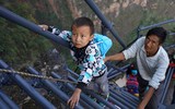 Hình ảnh xót lòng về những con đường tới trường gian nan trên khắp thế giới (1)