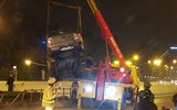 [ẢNH] Vụ TNGT hi hữu ở Hà Nội, khi xe bán tải 