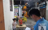 [ẢNH] Toàn cảnh vụ cảnh sát quật ngã đối tượng giang hồ cầm 2 dao nhọn cố thủ