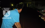 [ẢNH] Toàn cảnh vụ cảnh sát quật ngã đối tượng giang hồ cầm 2 dao nhọn cố thủ
