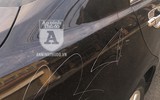 [ẢNH] Cận cảnh chiếc xe Camry bị cào xước toàn bộ, sau mâu thuẫn giao thông nhỏ