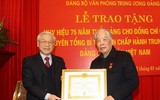 Hình ảnh về Tổng Bí thư Nguyễn Phú Trọng và nguyên Tổng Bí thư Đỗ Mười