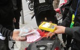 [ẢNH] Nữ cảnh sát Cơ động đặc nhiệm tuần tra trên phố, xử lý vi phạm