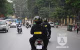 [ẢNH] Sát cánh cùng Cảnh sát Cơ động trong buổi tuần tra xử lý vi phạm về mũ bảo hiểm