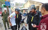 [ẢNH] Sát cánh cùng Cảnh sát Cơ động trong buổi tuần tra xử lý vi phạm về mũ bảo hiểm