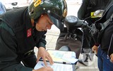 [ẢNH] Sát cánh cùng Cảnh sát Cơ động trong buổi tuần tra xử lý vi phạm về mũ bảo hiểm