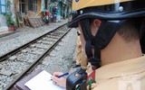 [ẢNH] CSGT Đường sắt tuần tra, tuyên truyền tại 