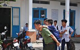 [ẢNH] Lực lượng công an nhiệt tình hỗ trợ các thí sinh, nhận được sự cảm tình ý nghĩa