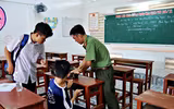 [ẢNH] Lực lượng công an nhiệt tình hỗ trợ các thí sinh, nhận được sự cảm tình ý nghĩa