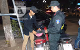 [ẢNH] Sát cánh cùng Cảnh sát 141 trong đêm 'giao thời' cuối tuần ở phố đi bộ
