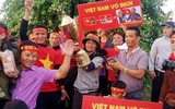 [ẢNH] Toàn cảnh xúc động đón mừng những người hùng của bóng đá Việt Nam