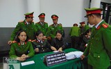 [ẢNH] Những khoảnh khắc nghẹn ngào tại lễ tang 3 liệt sĩ hy sinh tại Đồng Tâm