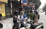 [ẢNH] Không đeo khẩu trang ở nơi công cộng, người bị phạt nêu lý do khó nghe