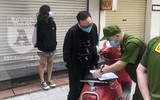[ẢNH] Không đeo khẩu trang ở nơi công cộng, người bị phạt nêu lý do khó nghe