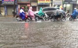 Toàn cảnh Hà Nội trong trận mưa lớn sáng 13-6