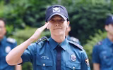 Donghae xuất ngũ trong vòng vây của người hâm mộ