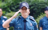 Donghae xuất ngũ trong vòng vây của người hâm mộ