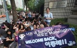 Donghae xuất ngũ trong vòng vây của người hâm mộ