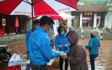 Tuổi trẻ Thủ đô phát 10.000 khẩu trang miễn phí giúp người dân phòng virus Corona