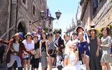 Dạo chơi xứ cổ tích Sun World Ba Na Hills với những chàng lính ngự lâm