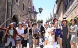 Dạo chơi xứ cổ tích Sun World Ba Na Hills với những chàng lính ngự lâm