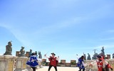 Dạo chơi xứ cổ tích Sun World Ba Na Hills với những chàng lính ngự lâm
