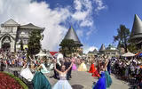 Dạo chơi xứ cổ tích Sun World Ba Na Hills với những chàng lính ngự lâm