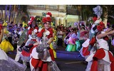 Du khách phấn khích với Lễ hội Carnival đường phố DIFF 2019