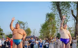 Hai đại võ sĩ sumo nổi tiếng Nhật Bản bất ngờ xuất hiện tại Việt Nam