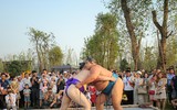 Hai đại võ sĩ sumo nổi tiếng Nhật Bản bất ngờ xuất hiện tại Việt Nam