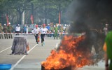 Gia đình phối hợp trình diễn kỹ năng phòng cháy, chữa cháy