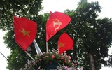 Hà Nội rợp sắc đỏ mừng ngày thống nhất đất nước