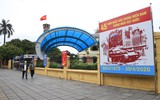 Hà Nội rợp sắc đỏ mừng ngày thống nhất đất nước