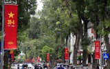 Hà Nội rợp sắc đỏ mừng ngày thống nhất đất nước