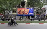 Hà Nội rợp sắc đỏ mừng ngày thống nhất đất nước