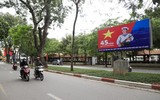 Hà Nội rợp sắc đỏ mừng ngày thống nhất đất nước