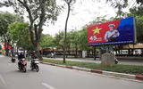 Hà Nội rợp sắc đỏ mừng ngày thống nhất đất nước