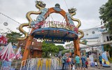 Tránh nóng ở công viên nước Hồ Tây