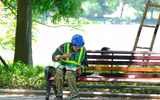 Người lao động nhọc nhằn mưu sinh giữa nắng nóng