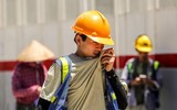 Người lao động nhọc nhằn mưu sinh giữa nắng nóng