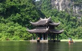 Xuôi dòng Sào Khê khám phá hang động Tràng An