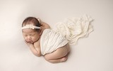 Khoảnh khắc đáng yêu của gia đình Ưng Hoàng Phúc bên con gái cưng tròn 1 tháng tuổi