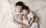 Khoảnh khắc đáng yêu của gia đình Ưng Hoàng Phúc bên con gái cưng tròn 1 tháng tuổi