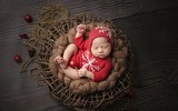 Khoảnh khắc đáng yêu của gia đình Ưng Hoàng Phúc bên con gái cưng tròn 1 tháng tuổi