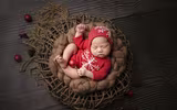 Khoảnh khắc đáng yêu của gia đình Ưng Hoàng Phúc bên con gái cưng tròn 1 tháng tuổi