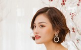 Thùy Anh khoe vai trần trong bộ ảnh Giáng sinh rực rỡ
