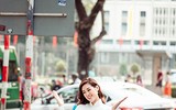 Hoa hậu Khánh Vân duyên dáng trong tà áo dài dạo phố ngày cận Tết