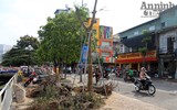 Hà Nội: Nắng nóng, rác thải sinh hoạt đổ đống bốc mùi trên đường Vũ Tông Phan 