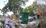 Hà Nội: Nắng nóng, rác thải sinh hoạt đổ đống bốc mùi trên đường Vũ Tông Phan 